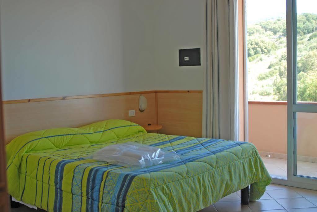 Residence Reale Porto Azzurro Εξωτερικό φωτογραφία